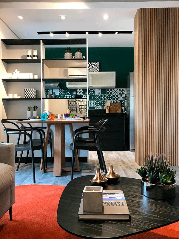 Piso de Madeira: Modelos, Cuidados e Vantagens +67 Fotos Incríveis 146 cores que complementam a decoração com piso de madeira e painel ripado na sala