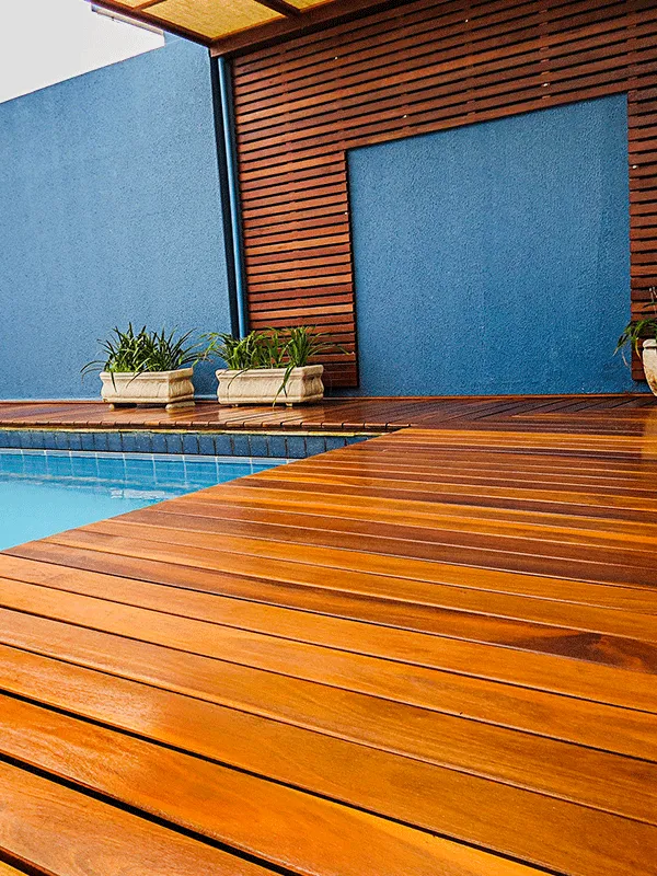 Piso de Madeira: Modelos, Cuidados e Vantagens +67 Fotos Incríveis 183 piscina com deck na área externa com piso em madeira