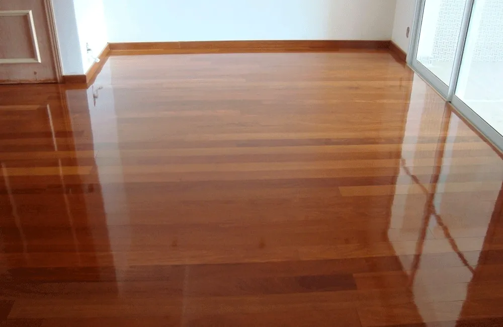 Piso de Madeira: Modelos, Cuidados e Vantagens +67 Fotos Incríveis 149 revestimento de madeira com verniz aplicado, mostrando o brilho que o piso fica