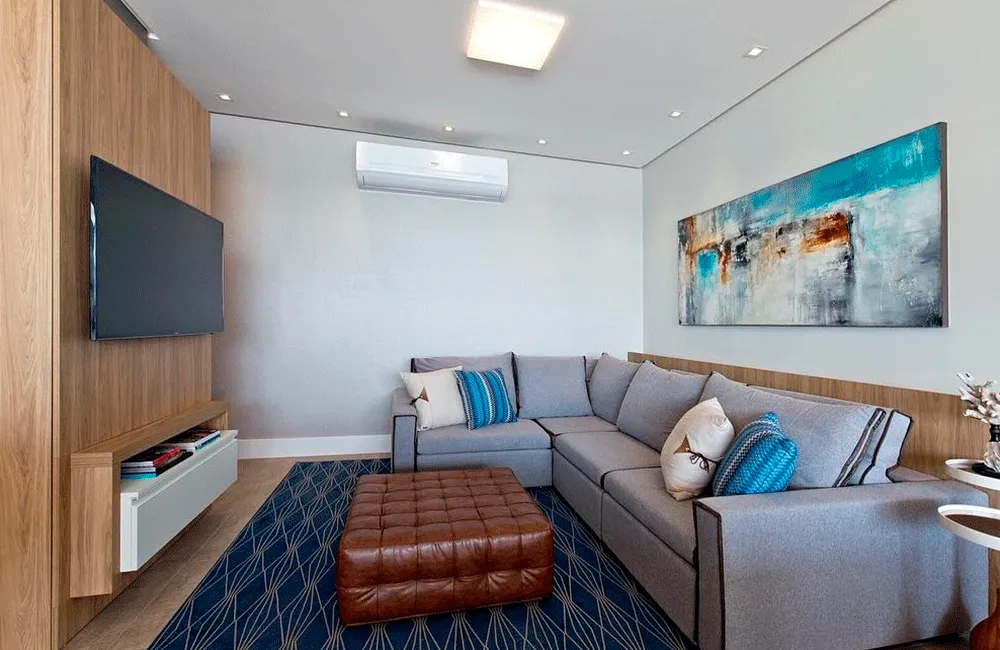 Piso de Madeira: Modelos, Cuidados e Vantagens +67 Fotos Incríveis 197 espaço com tapete azul