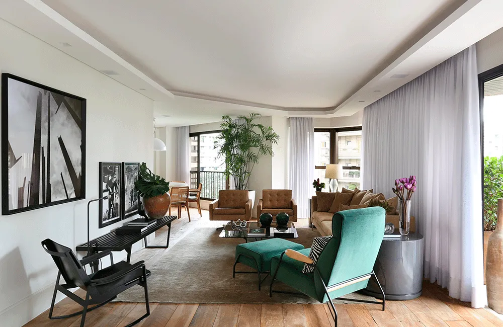 Piso de Madeira: Modelos, Cuidados e Vantagens +67 Fotos Incríveis 201 sala com móveis coloridos e piso e laminado imitando madeira