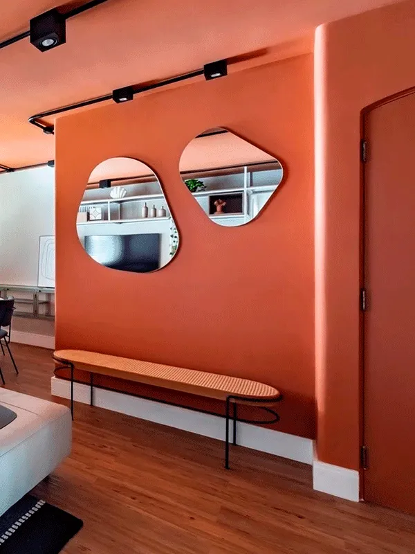 espaço renovado com piso laminado