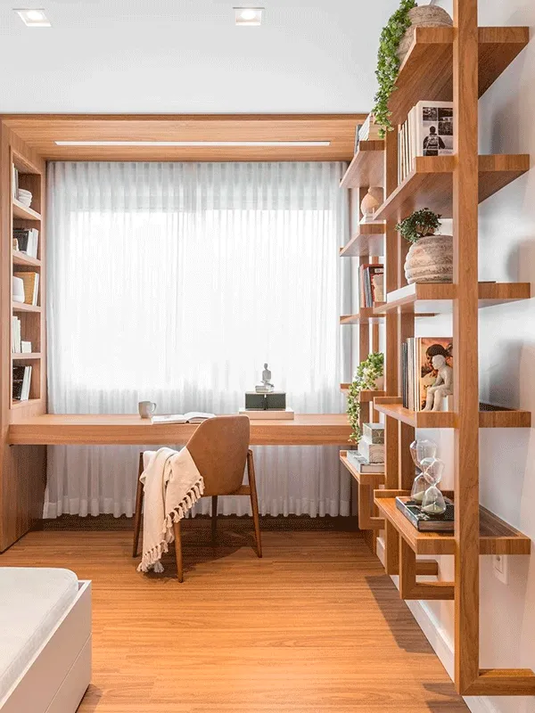 piso lamiando em um quarto bem planejado com móveis de madeira