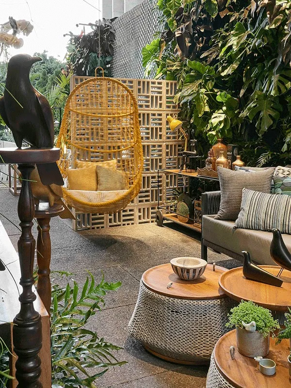 espaço com móveis de corda com madeira 