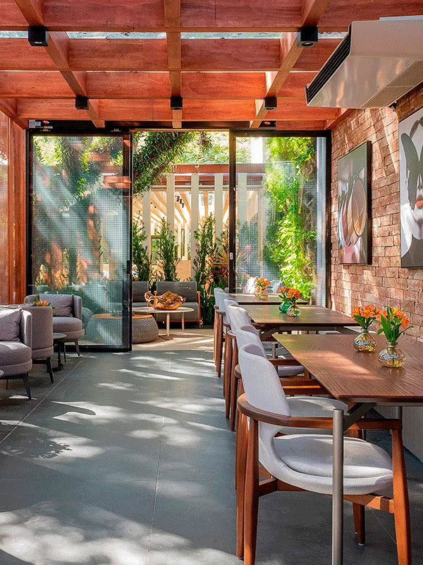 espaço rústico com pisos externos