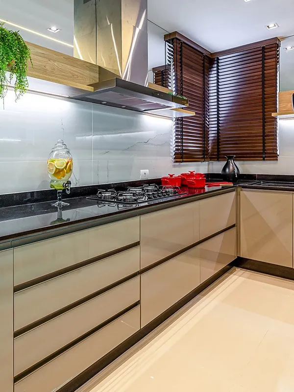 Porcelanato Bege: Aconchego e Sofisticação com esse Revestimento +54 Fotos Inspiradoras 156 cozinha e áreas de serviço com porcelanato bege no piso