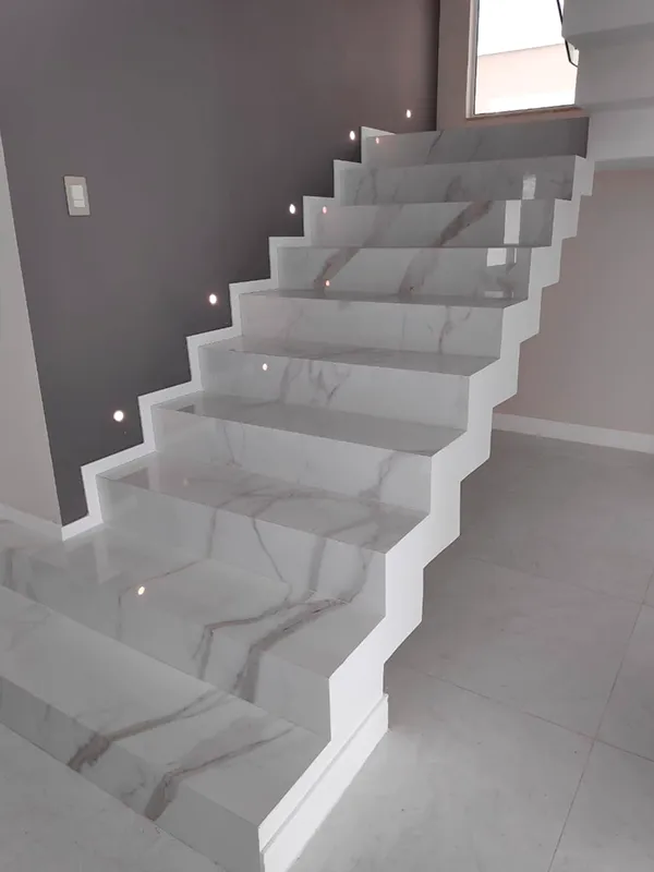 Porcelanato Liquido: Locais para Aplicação, Cores, Preços e Dicas Profissionais +40 Fotos 95 escada com procelanato liquido