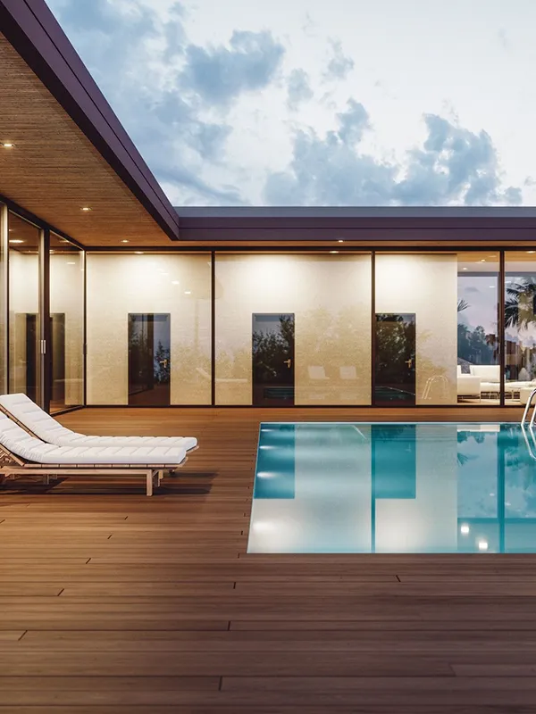 piscinas de luxo com porcelanato amadeirado no piso 