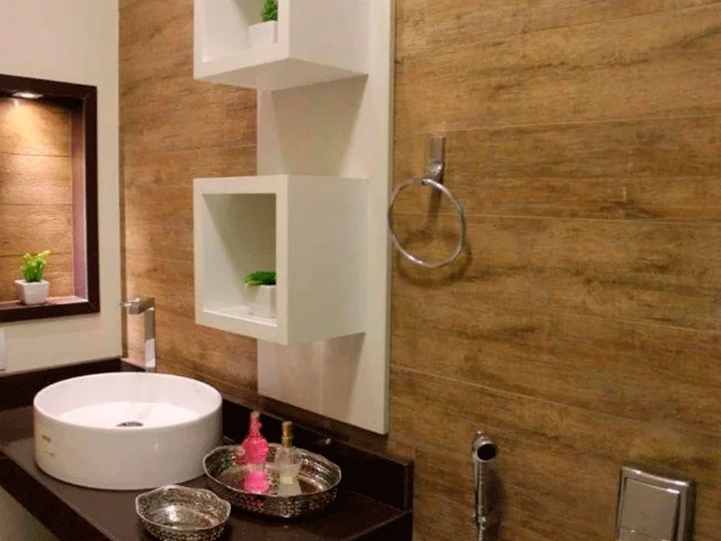 revestimento de parede para banheiro amadeirado