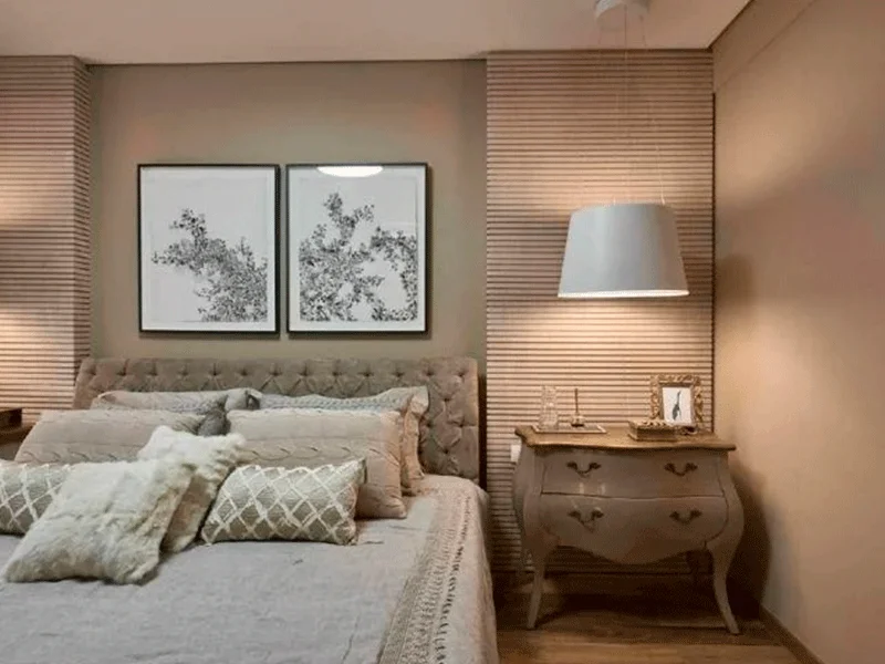 quarto com porcelanato amdaeirado na parede e no piso 