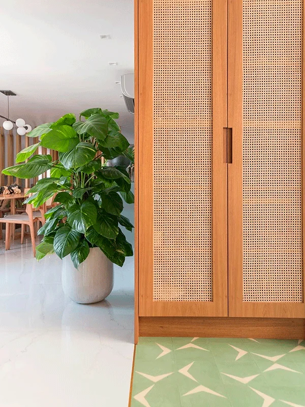 bordas retas do porcelanato retificado, ficando praticamente invisivel