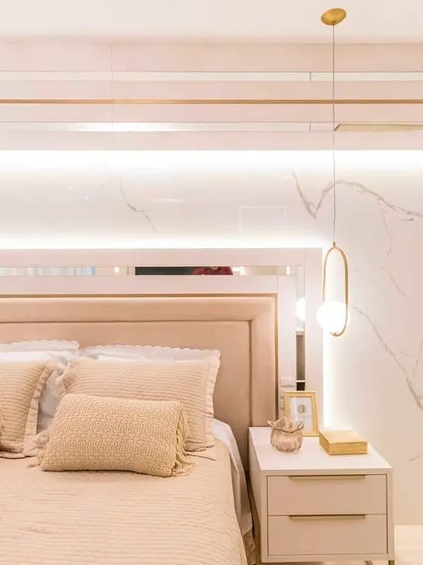 quarto com porcelanato marmorizado na tonalidade clara