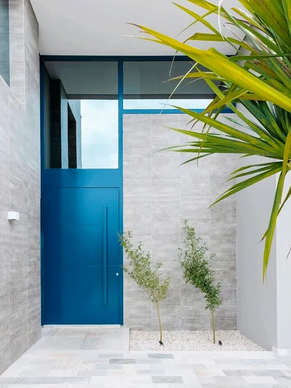 Revestimento Externo: Pisos, Muros e Fachadas +77 Fotos para Inspirar 209 parede externa porta azul