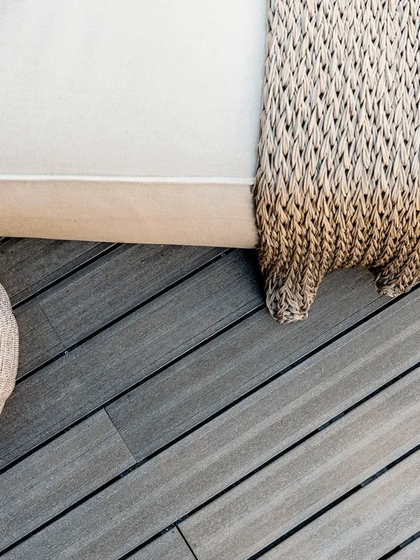 vantagens e desvantagens da madeira plástica