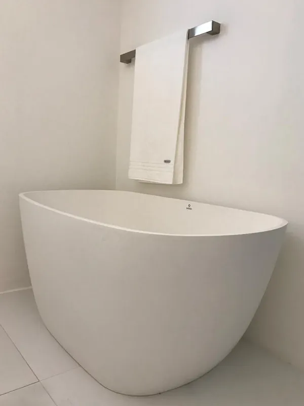 spa particular no banheiro branco