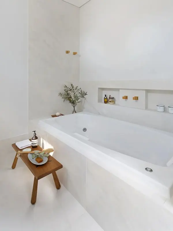 toque natural no banheiro com hidromassagem