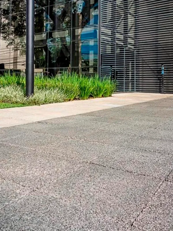 calçada de piso cimenticio aplicado na área de alto trafego