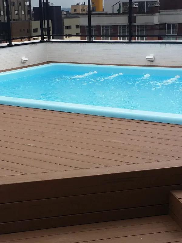 piscina de fibra instalado no terraço