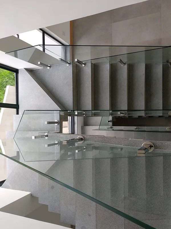 escada com revestimento cimenticio aplicado