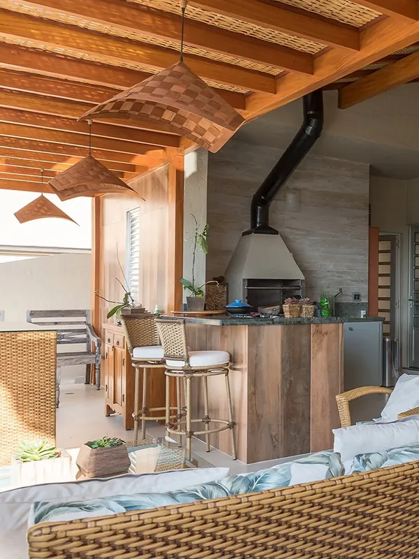 área gourmet com bancada e forno a lenha
