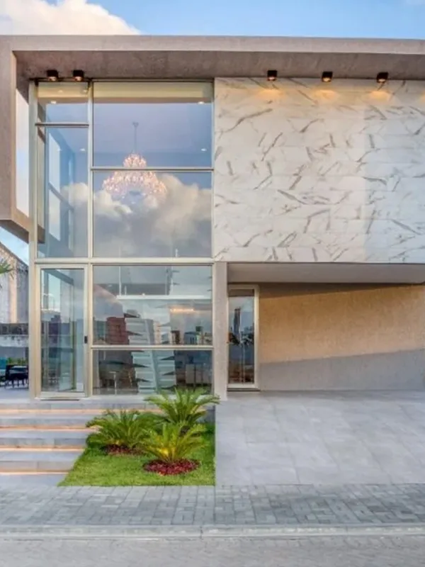 garagem moderna com fachada de marmore