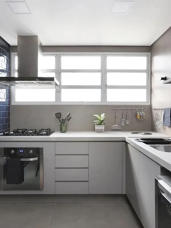 Porcelanato Cinza: Projetos com Elegância Contemporânea +60 Fotos para Inspirar 169 destacando a cozinha com porcelanato