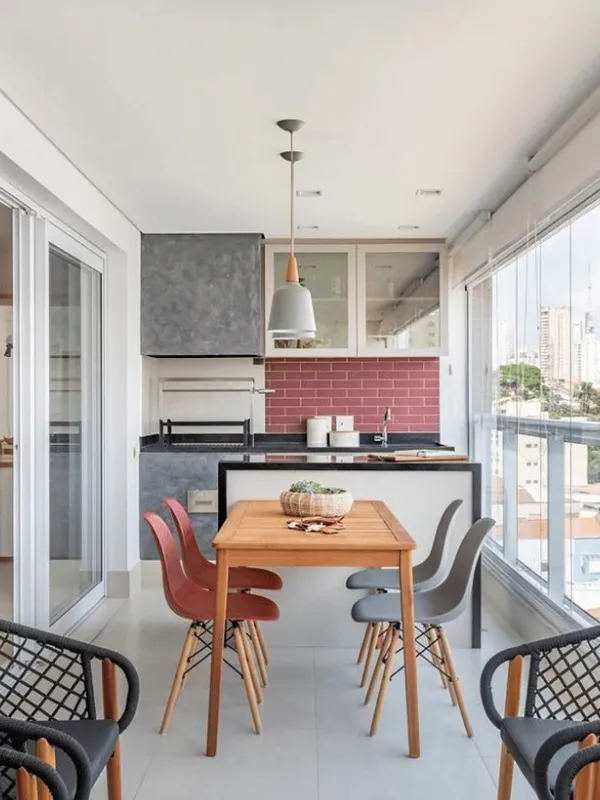 Descubra os 7 Modelos de Porcelanato para Área Gourmet: Elegância e Praticidade de Limpeza 102 espaço pequeno na varanda gourmet com piso de porcelanato branco