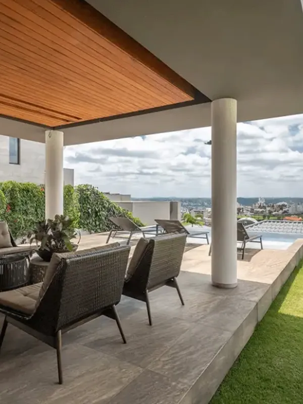 Descubra os 7 Modelos de Porcelanato para Área Gourmet: Elegância e Praticidade de Limpeza 86 área gourmet em espaço externo