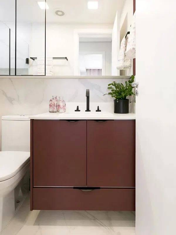 banheiro pequeno com porcelanato 