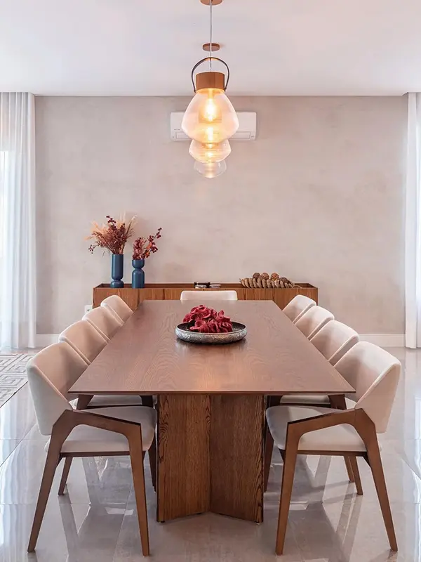 sala de jantar aconhecgante com porcelanato