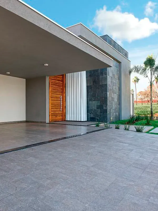 garagem com revestimento cimenticio aplicado no piso