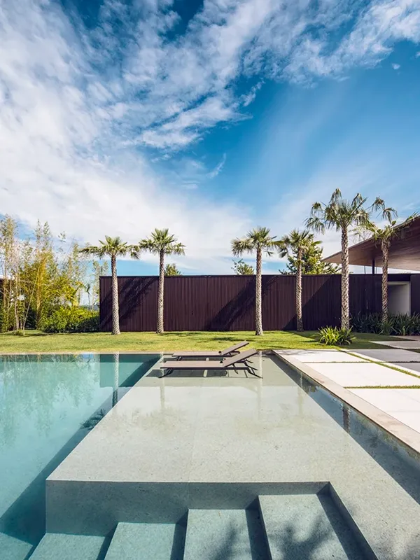 vantagens e desvantagens da casa com piscina