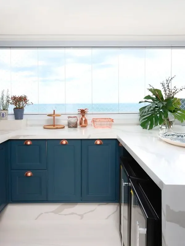 varanda com porcelanato calacata de um apartamento luxuoso