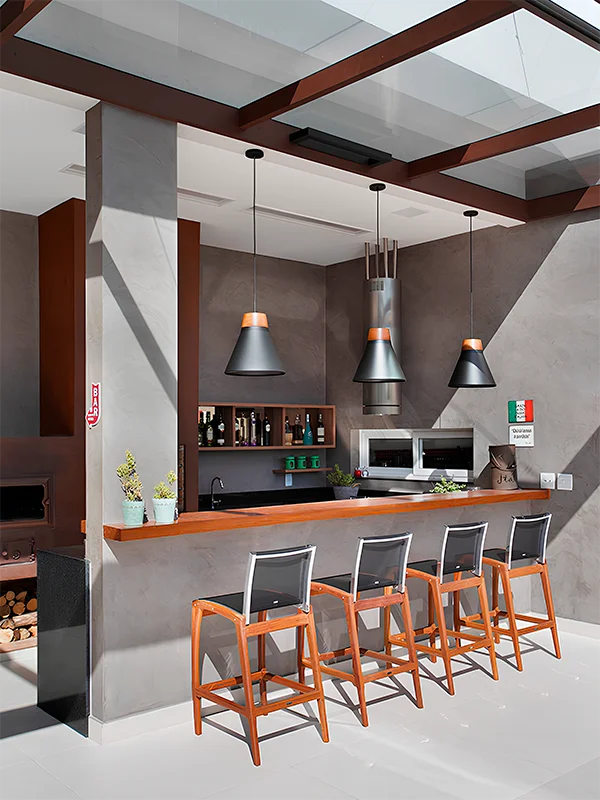 Explorando o Charme do Piso de Cimento Queimado: Dicas, Preços e Locais de Aplicação +40 Fotos 97 área de churrasqueira com revestimento de cimento queimado