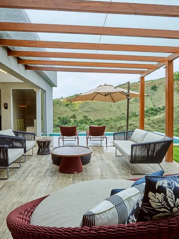 varanda de campo com pergolado