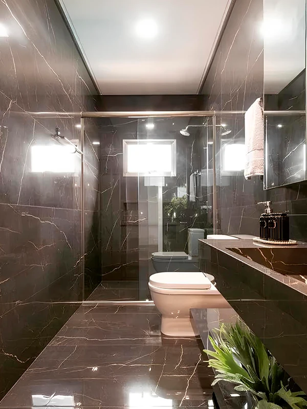 Banheiro com porcelanato marrom