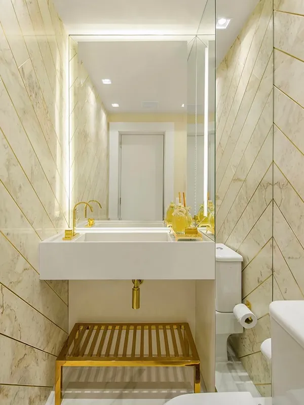 lavabo com marmore branco com iluminação