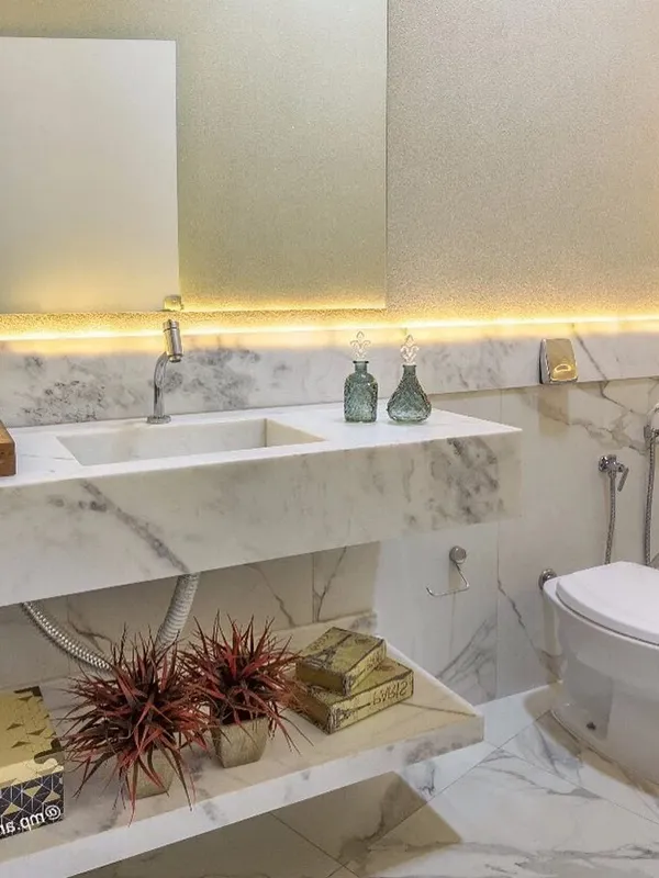 Iluminação que valoriza o marmore