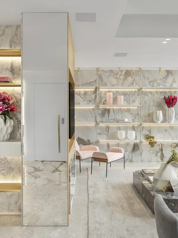 cozinha integrada com sala de estar com marmore branco