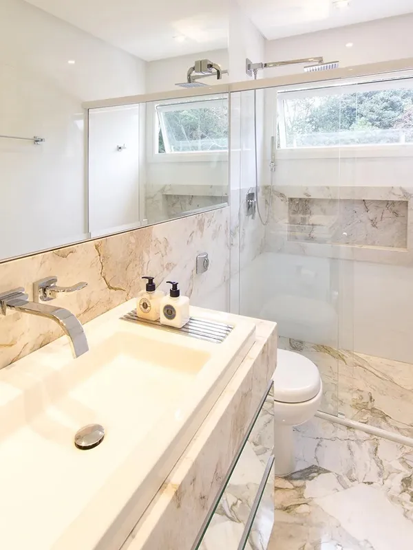 Piso do banheiro com marmore