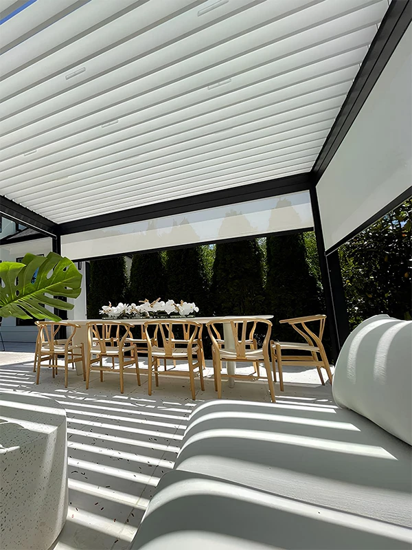 branco combina com qualquer cor, mostrando com essa decoração é simples e moderna