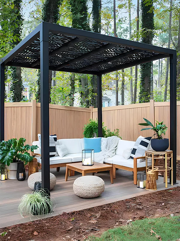 Pergolado artistico com móveis decorados
