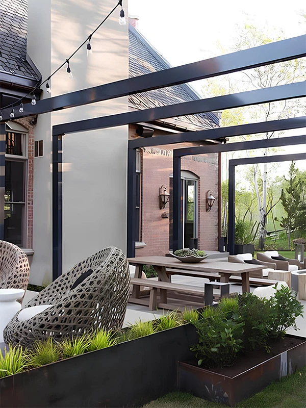 Pergolado com designet exclusivo no jardim 