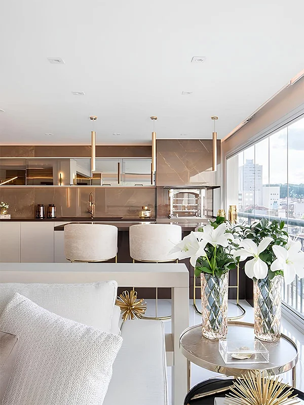 mostrando harmonia do revestimento branco em varandas