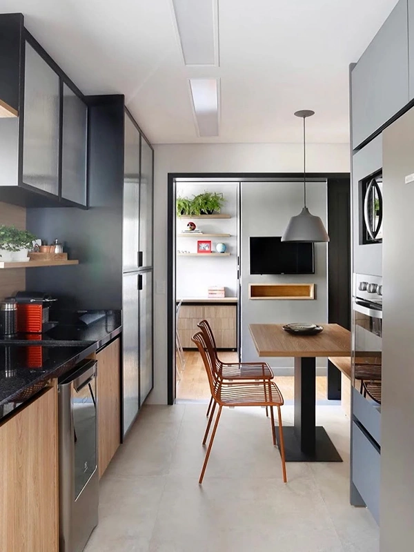 cozinha pequena e moderna com piso de porcelanato