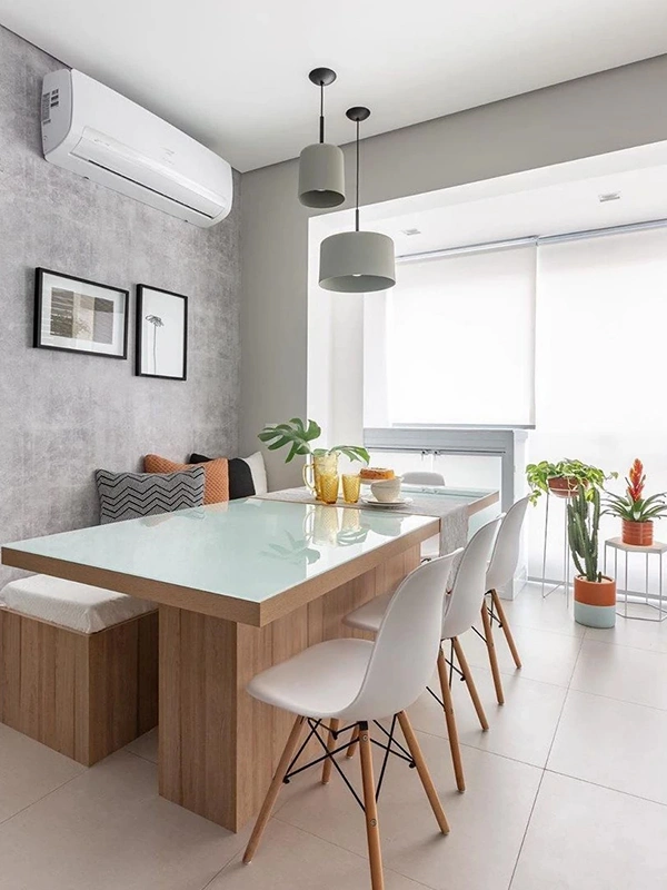 cozinha planejada com revestimento de porcelanato branco fosco