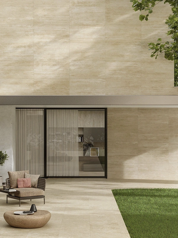 hall de entrada com porcelanato travertino