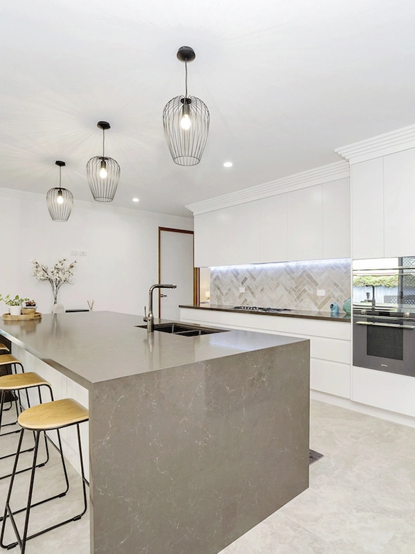 O brilho do porcelanato travertino polido