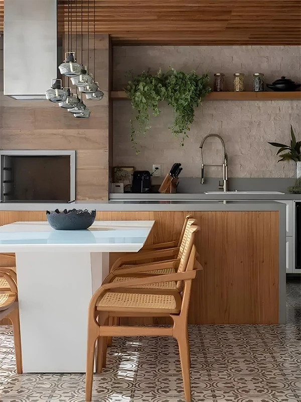 parede com revestimento faz a diferença na decoração da área gourmet