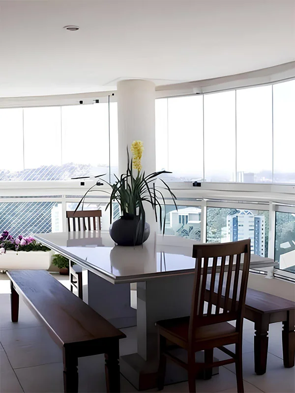 apartamento com varanda gourmet com móveis contemporâneos